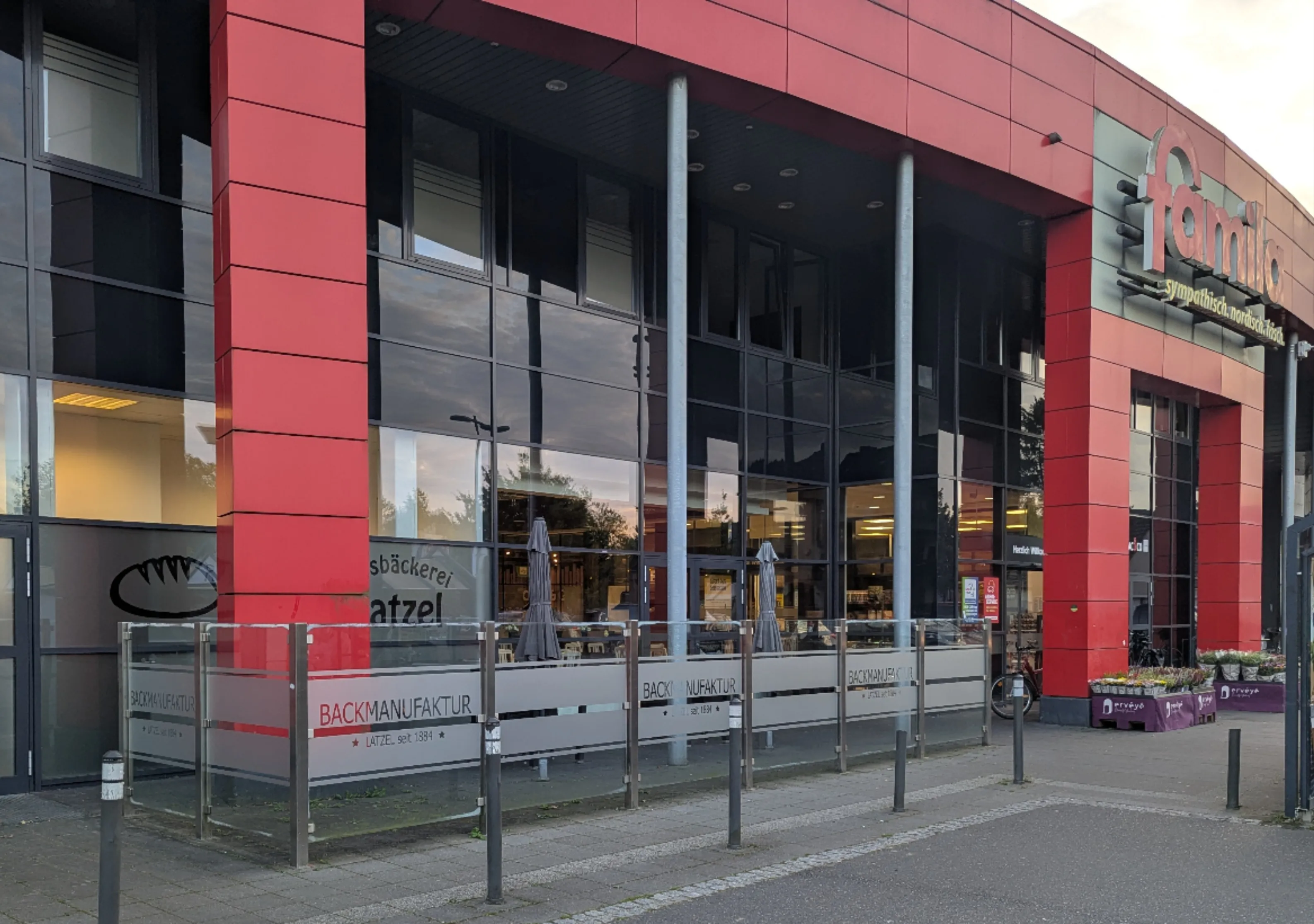 Außenansicht der Filiale Zeven bei Famila